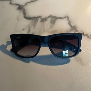 Ray-Ban 4165 Justin Sunglasses Size: 54:16 Color Black.